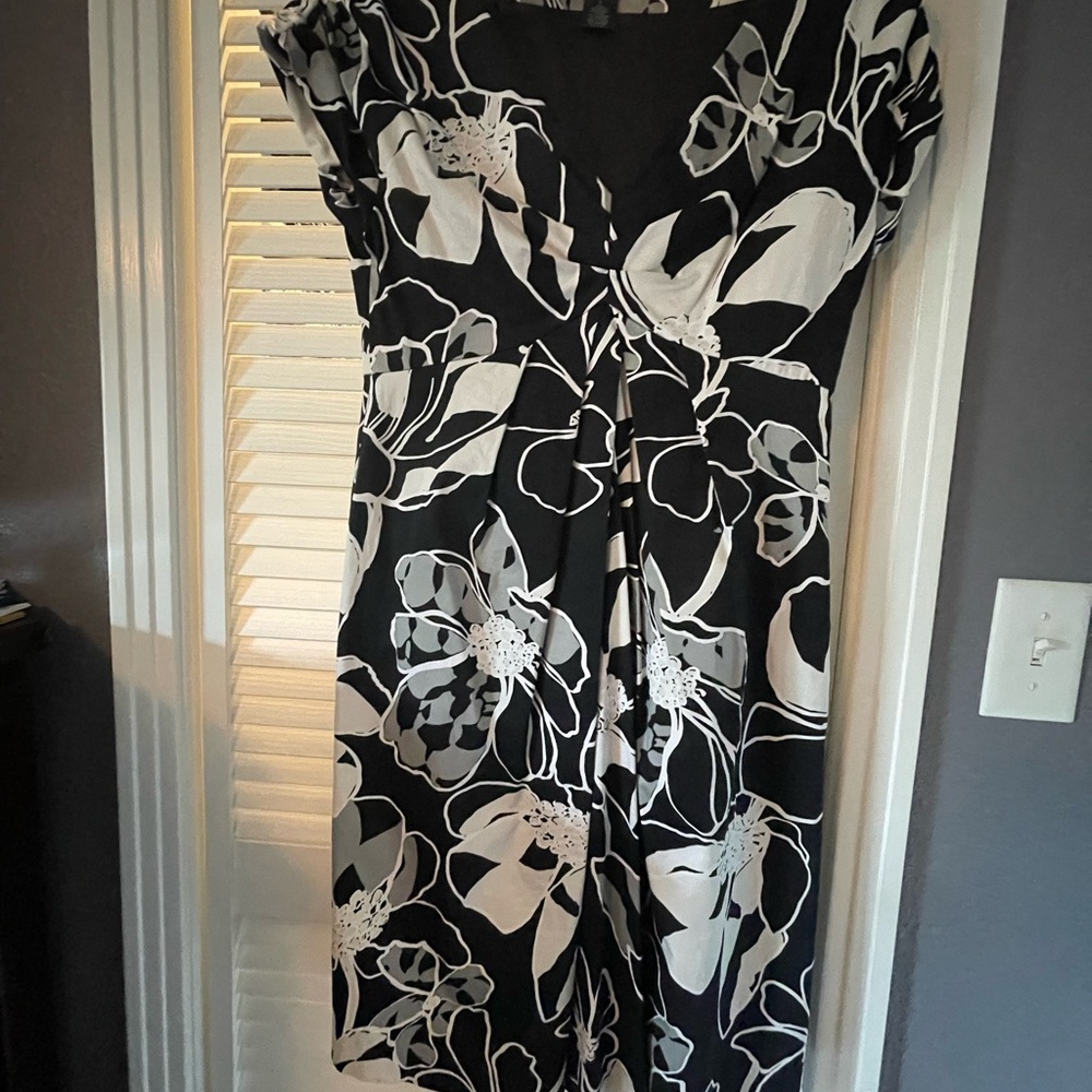 Arden B Black and White V-Neck Flutter Sleeve Midi Dress